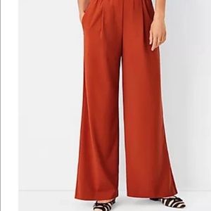 Ann Taylor Orange wide legged Pants Size M.
